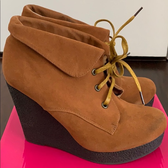 Dollhouse wedge faux suede bootie - Picture 6 of 8
